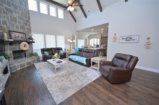213 Oakcrest Drive, Justin, TX 76247