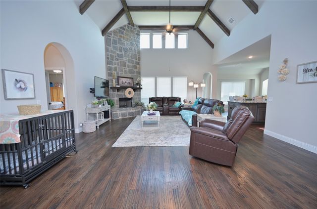 213 Oakcrest Drive, Justin, TX 76247
