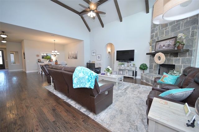 213 Oakcrest Drive, Justin, TX 76247