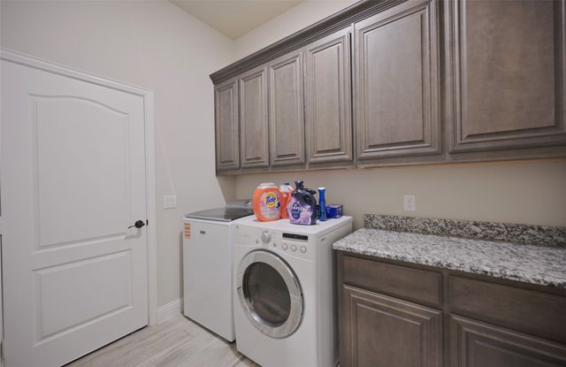 213 Oakcrest Drive, Justin, TX 76247