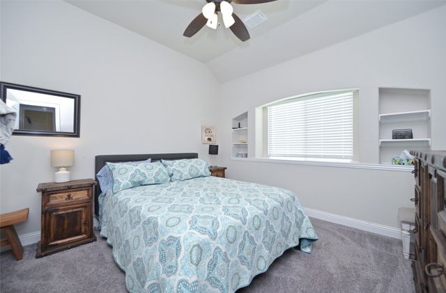 213 Oakcrest Drive, Justin, TX 76247