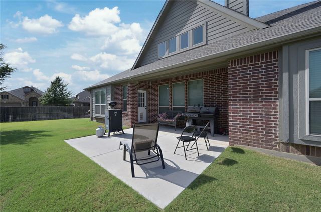 213 Oakcrest Drive, Justin, TX 76247