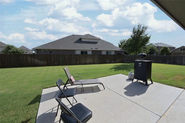213 Oakcrest Drive, Justin, TX 76247