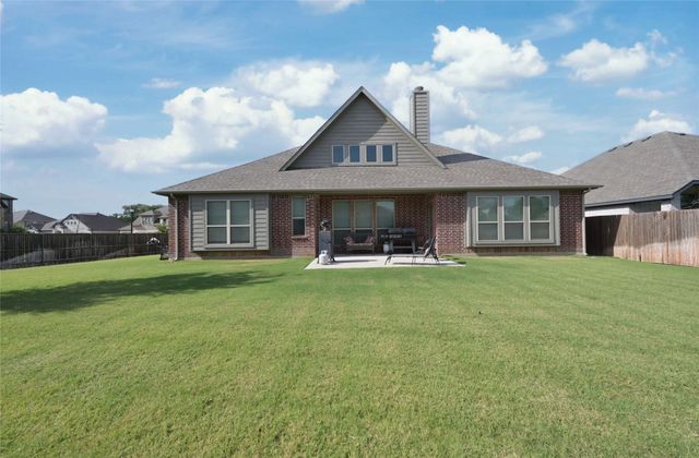 213 Oakcrest Drive, Justin, TX 76247