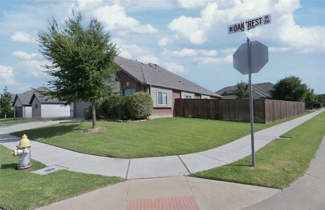 213 Oakcrest Drive, Justin, TX 76247