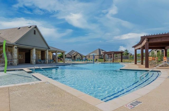 213 Oakcrest Drive, Justin, TX 76247