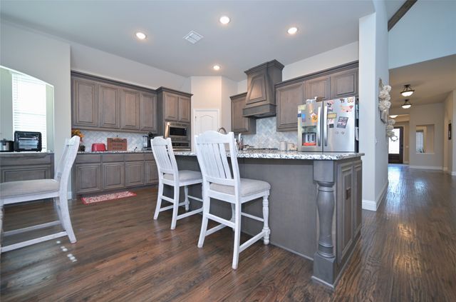 213 Oakcrest Drive, Justin, TX 76247