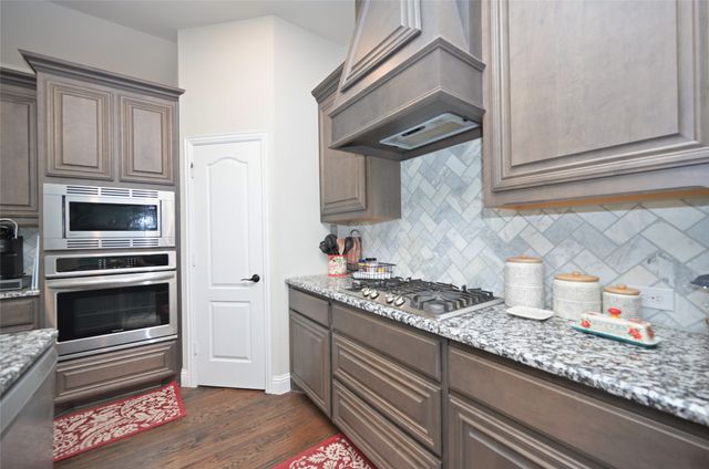 213 Oakcrest Drive, Justin, TX 76247
