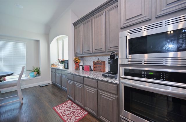 213 Oakcrest Drive, Justin, TX 76247