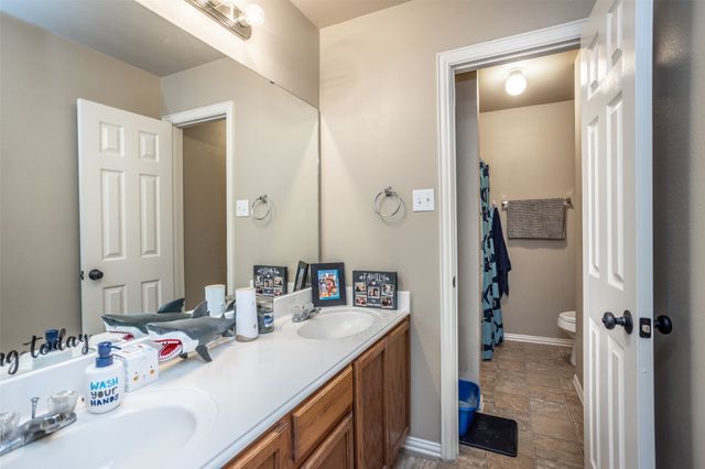 3504 Columbus Street, Gainesville, TX 76240