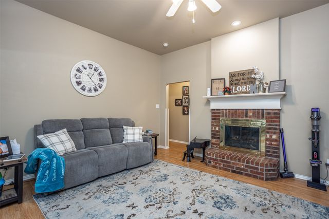 3504 Columbus Street, Gainesville, TX 76240