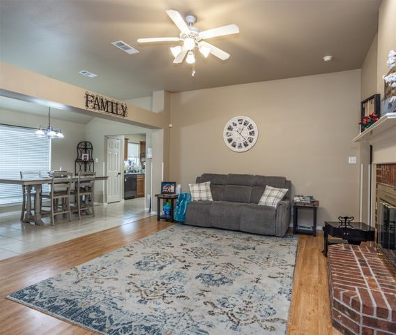 3504 Columbus Street, Gainesville, TX 76240