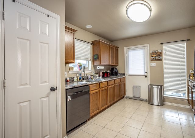 3504 Columbus Street, Gainesville, TX 76240