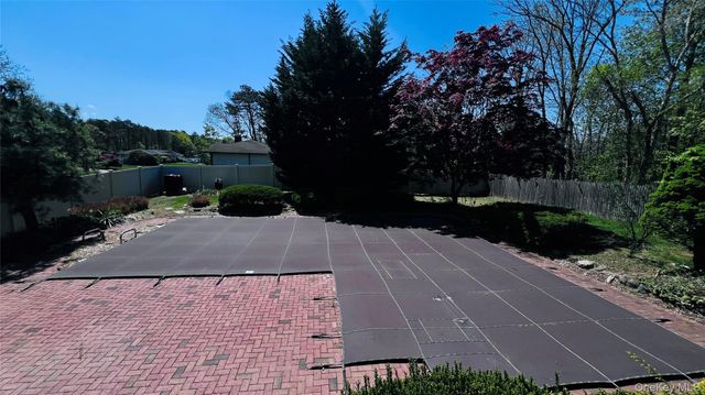 84 Henearly Drive, Miller Place, NY 11764