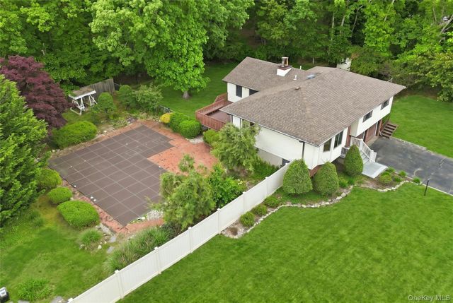 84 Henearly Drive, Miller Place, NY 11764
