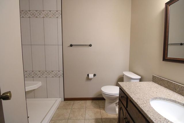 2413 Edgehill Rd, Salina, KS 67401