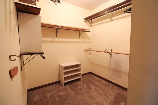 2413 Edgehill Rd, Salina, KS 67401