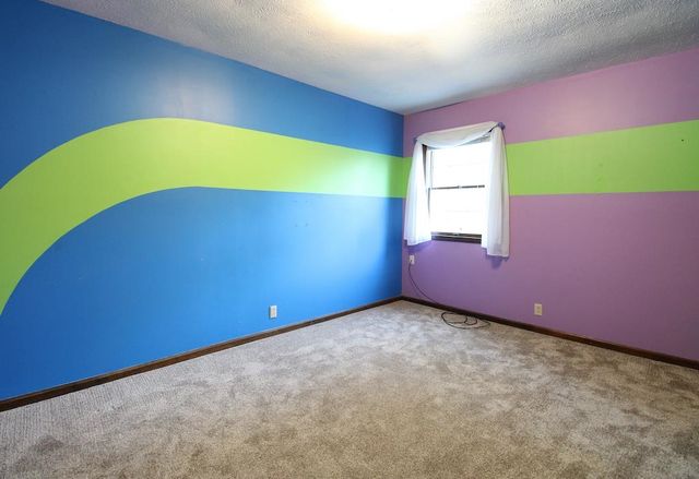 2413 Edgehill Rd, Salina, KS 67401