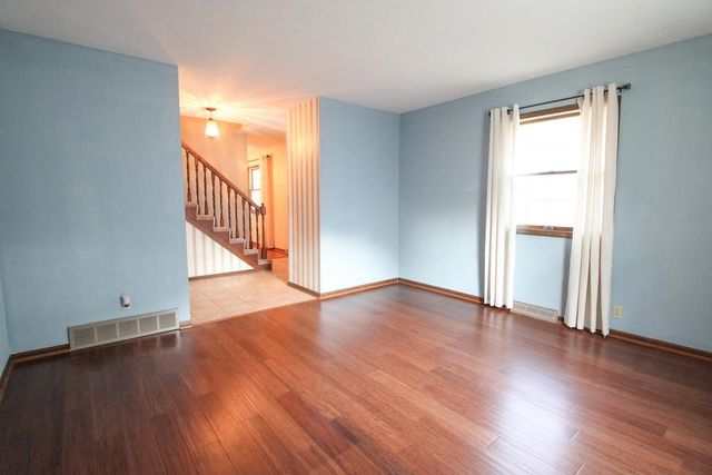 2413 Edgehill Rd, Salina, KS 67401