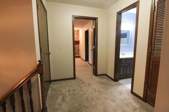 2413 Edgehill Rd, Salina, KS 67401