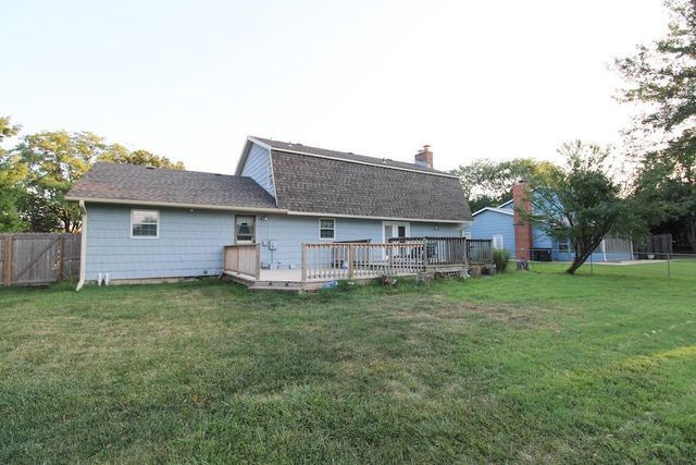 2413 Edgehill Rd, Salina, KS 67401