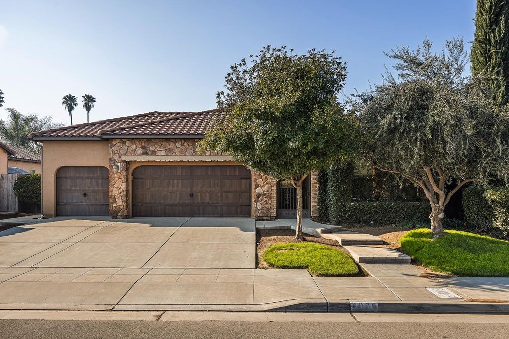 6065 N Sycamore Avenue, Fresno, CA 93723