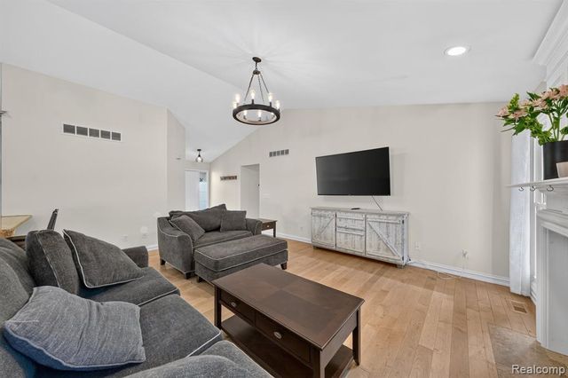 3712 Seney Drive, Lake Orion, MI 48360