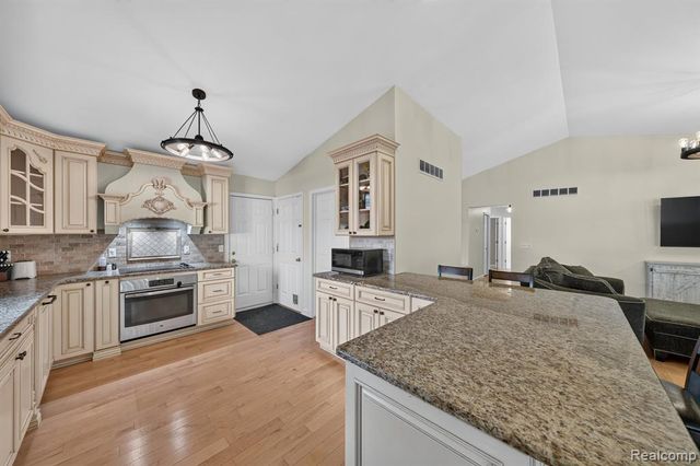 3712 Seney Drive, Lake Orion, MI 48360