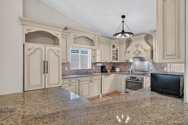 3712 Seney Drive, Lake Orion, MI 48360