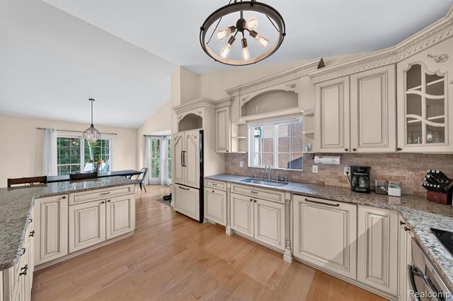 3712 Seney Drive, Lake Orion, MI 48360