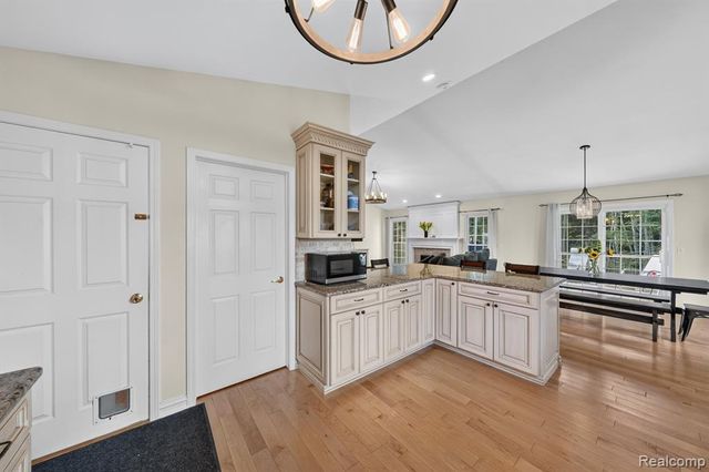 3712 Seney Drive, Lake Orion, MI 48360