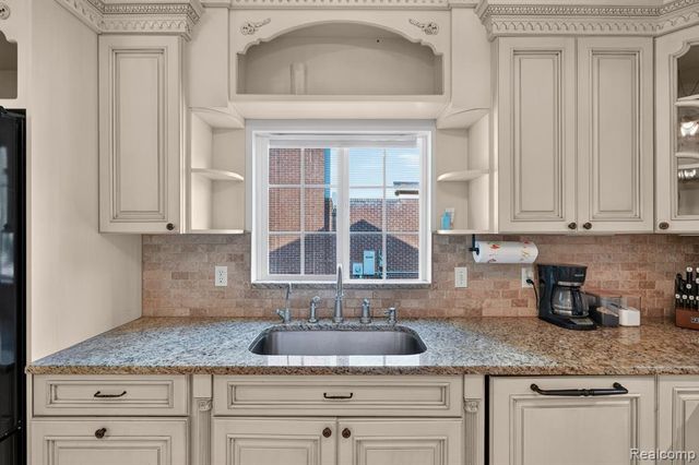 3712 Seney Drive, Lake Orion, MI 48360