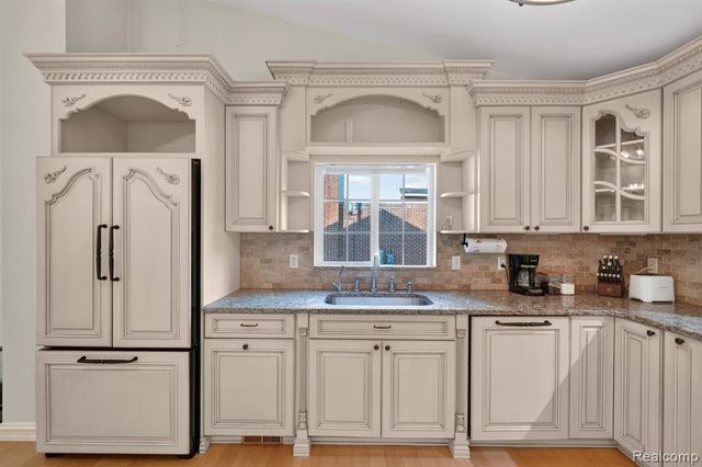 3712 Seney Drive, Lake Orion, MI 48360