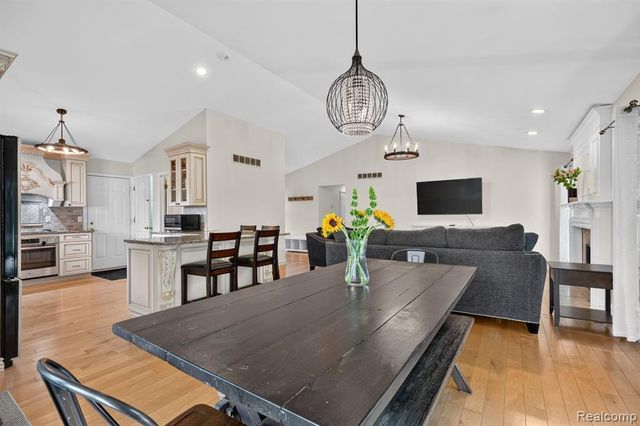 3712 Seney Drive, Lake Orion, MI 48360