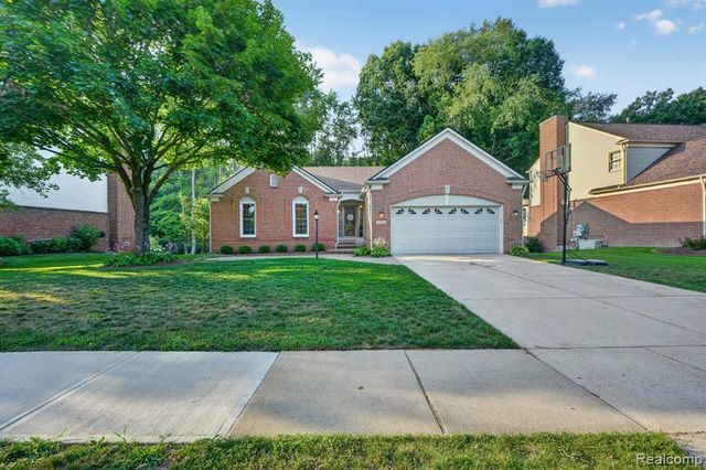 3712 Seney Drive, Lake Orion, MI 48360