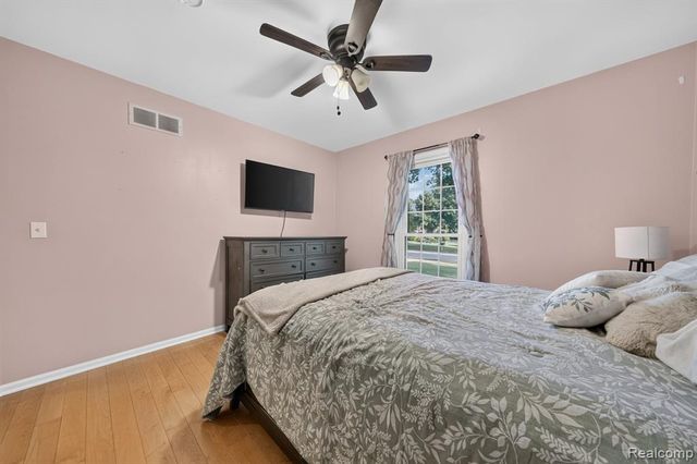 3712 Seney Drive, Lake Orion, MI 48360