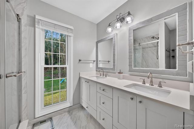 3712 Seney Drive, Lake Orion, MI 48360