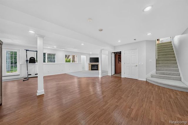 3712 Seney Drive, Lake Orion, MI 48360