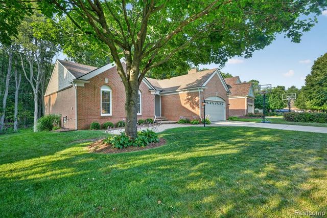 3712 Seney Drive, Lake Orion, MI 48360