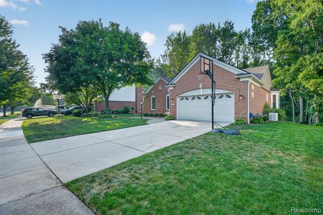 3712 Seney Drive, Lake Orion, MI 48360