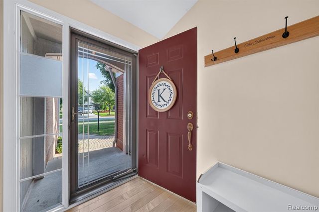 3712 Seney Drive, Lake Orion, MI 48360