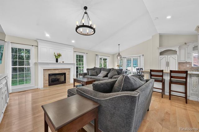 3712 Seney Drive, Lake Orion, MI 48360