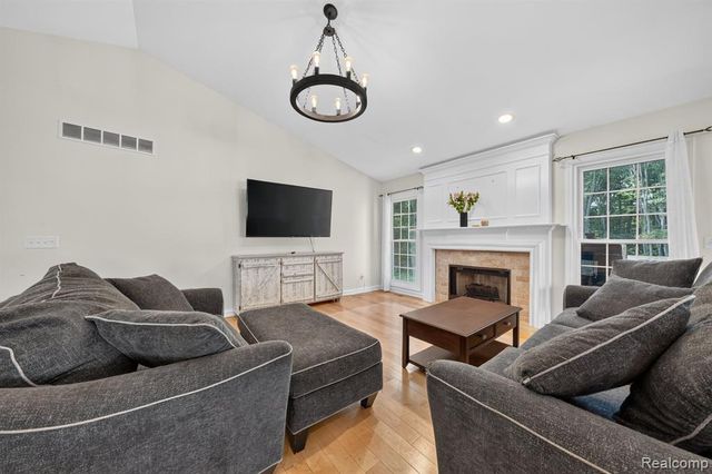 3712 Seney Drive, Lake Orion, MI 48360