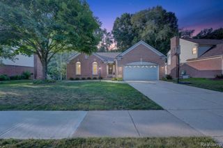 3712 Seney Drive, Lake Orion, MI 48360