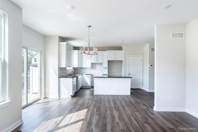 12 Grandview Ci Grandview Circle 58, White Lake, MI 48386