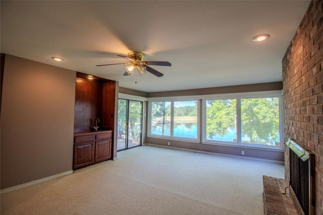 1630 Green Briar Drive, Huntsville, TX 77340