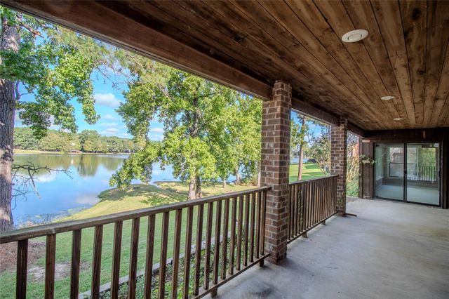 1630 Green Briar Drive, Huntsville, TX 77340