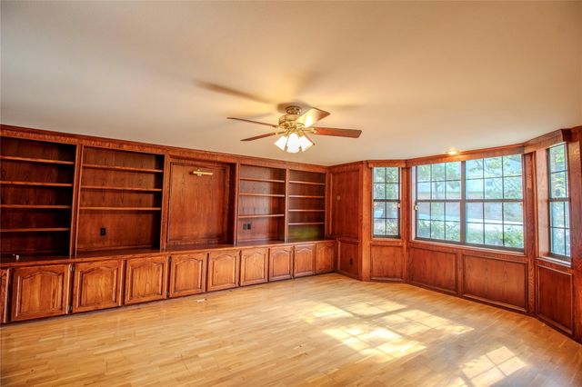 1630 Green Briar Drive, Huntsville, TX 77340