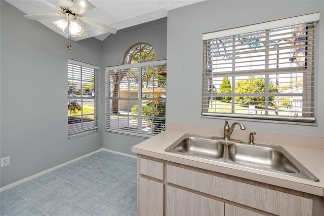 2411 BENTLEY DRIVE 2411, Palm Harbor, FL 34684