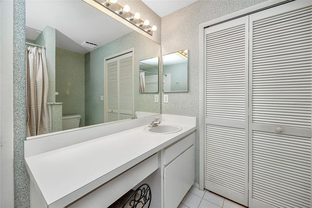 2411 BENTLEY DRIVE 2411, Palm Harbor, FL 34684